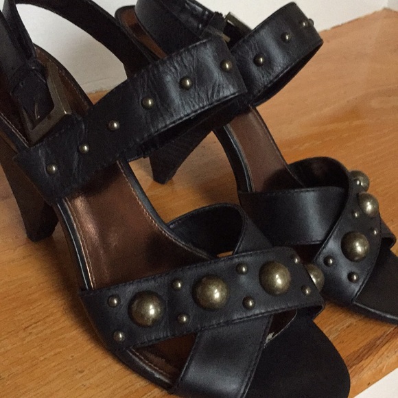 Kristin Davis VGUC triangle block heel style/studs - Picture 2 of 8
